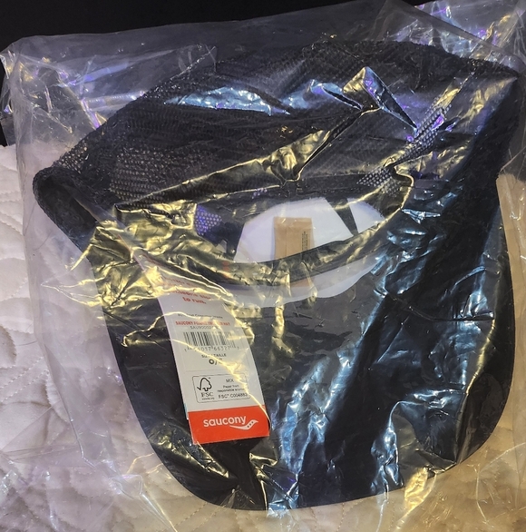 Saucony Technical Trucker Hat Galaxy Rainbow And Black Osfm - Picture 4 of 7